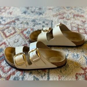 Birkenstock Arizona big buckle patent leather sandals